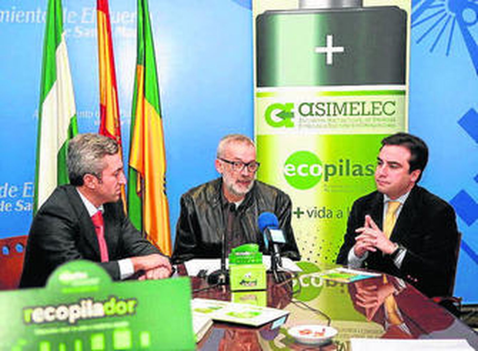 Enrique Gómez y Julio Lema, junto al técnico Antonio Caraballo.