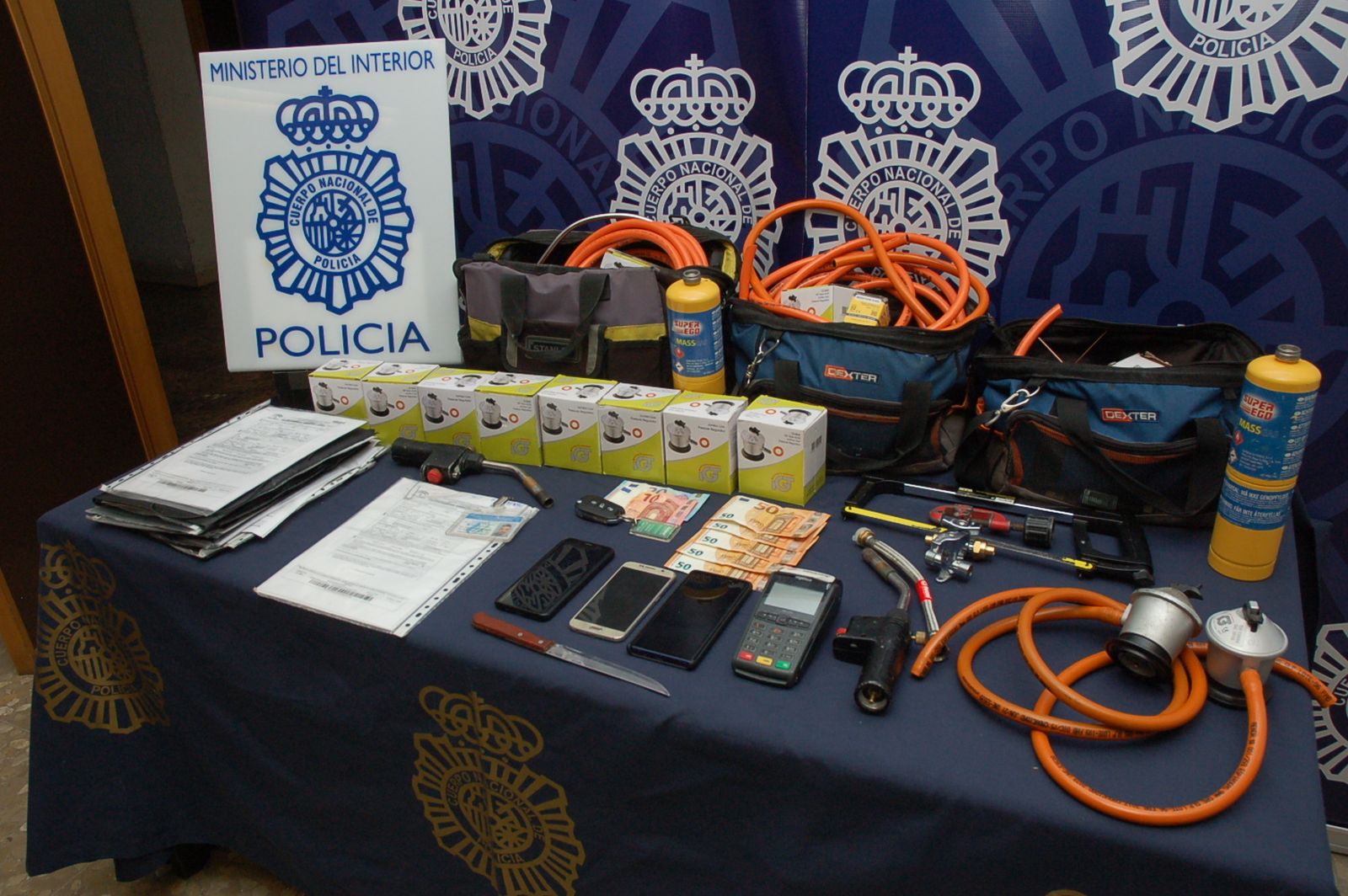 Material incautado por la Policía Nacional en la intervención