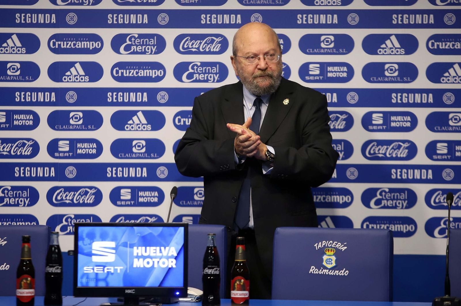 El presidente del Recreativo de Huelva, José Antonio Sotomayor se despide del Decano