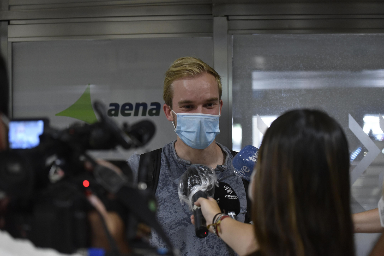 Llega a  Sevilla del primer vuelo con turistas desde el cierre de fronteras