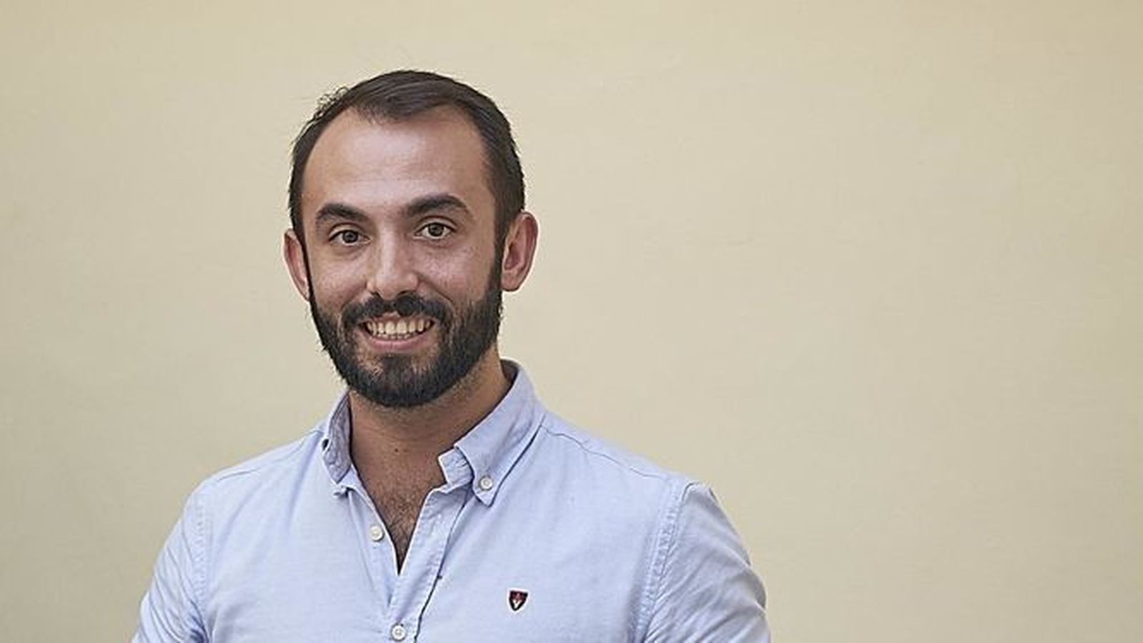 El presidente regional de las NNGG en la sede provincial del PP.