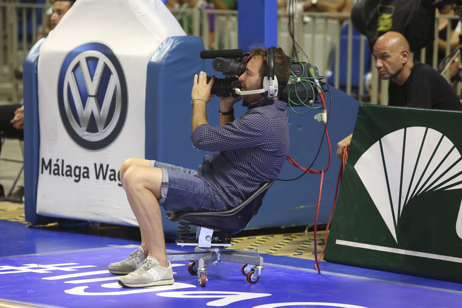 Una retransmisión televisiva en el Carpena.