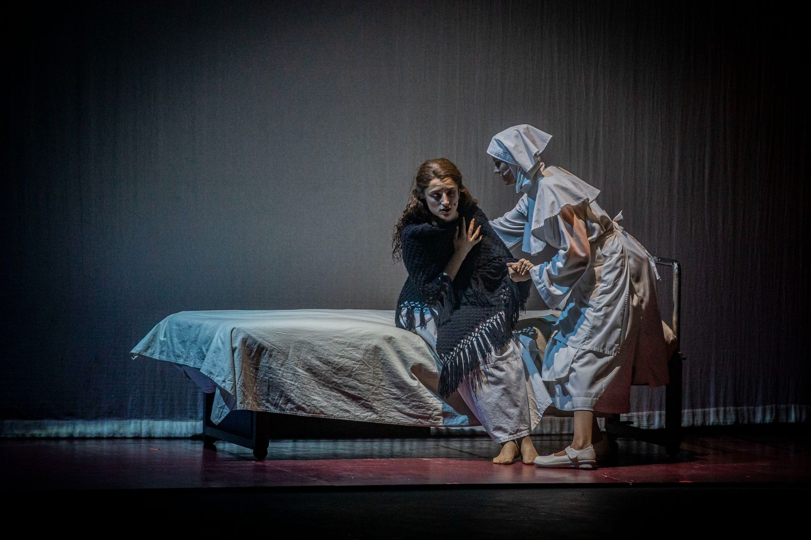 Imágenes del musical 'El tiempo entre costuras' en el Gran Teatro Falla