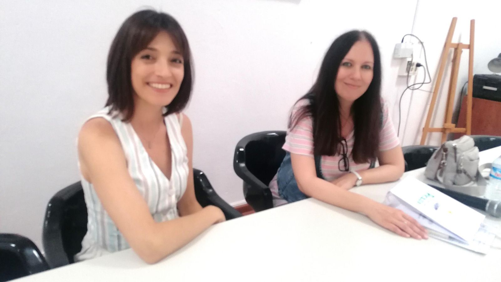 Zaira Montes con Irene Cortés. Zaira Montes con Irene Cortés.