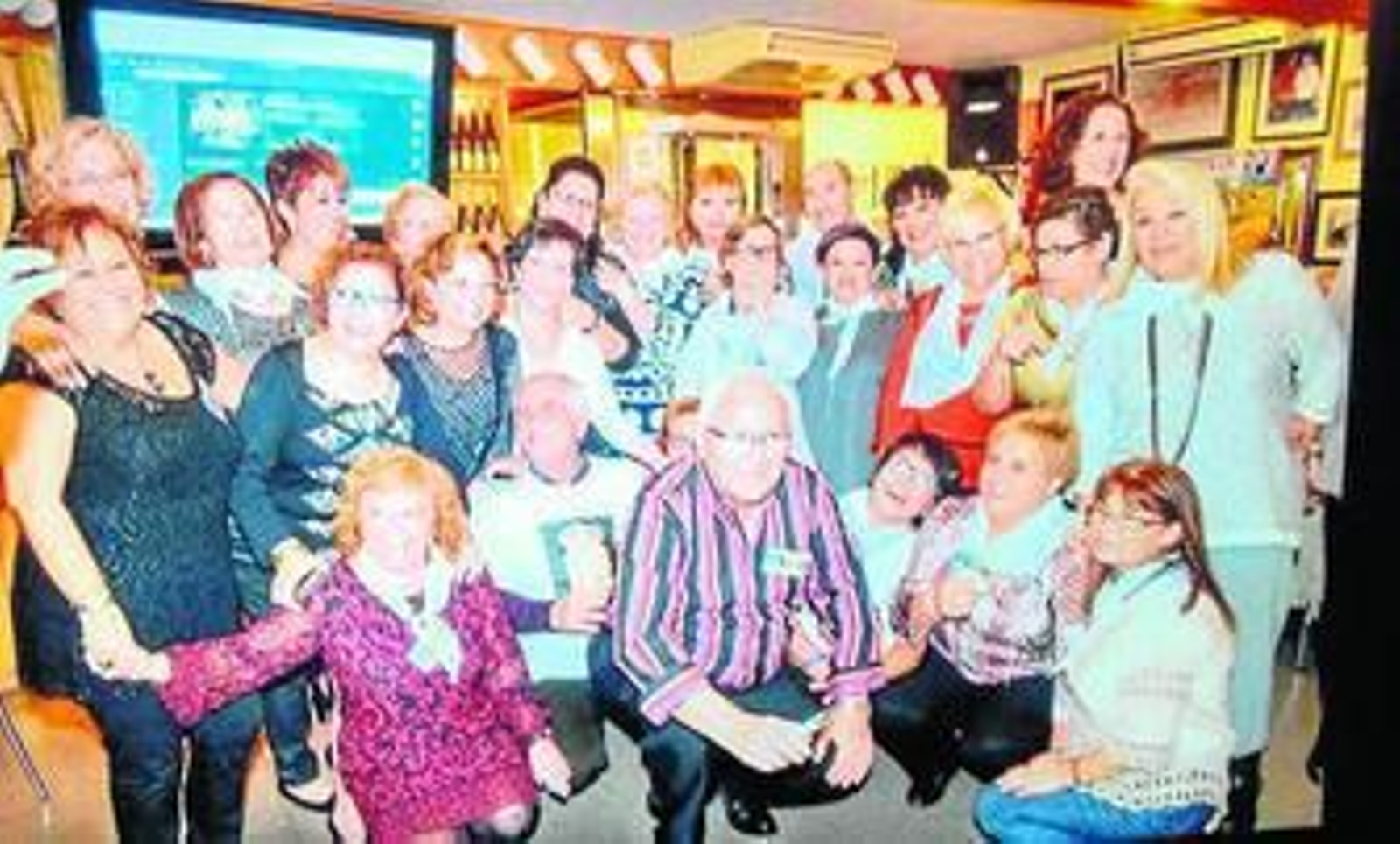 Distintos momentos del encuentro de nervenses en Barcelona.