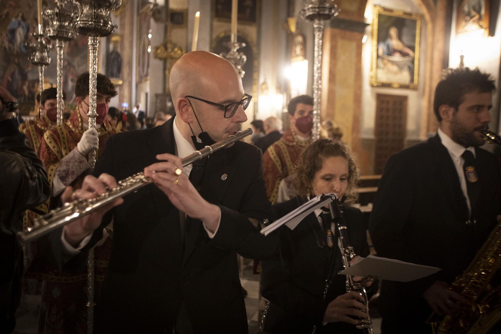 Los vía crucis del Viernes de Dolores, en imágenes