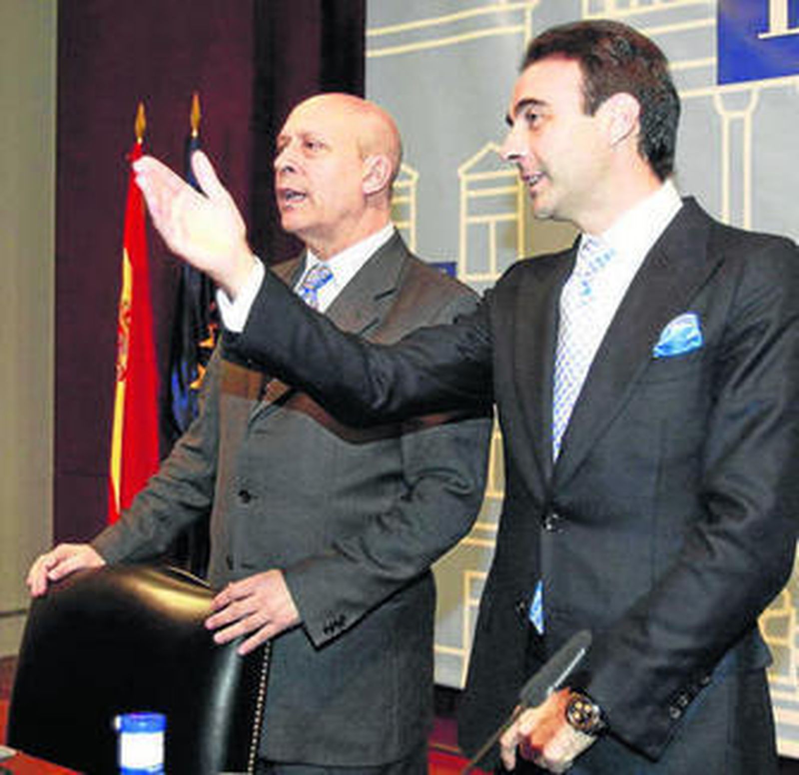 José Ignacio Wert y Enrique Ponce, ayer.