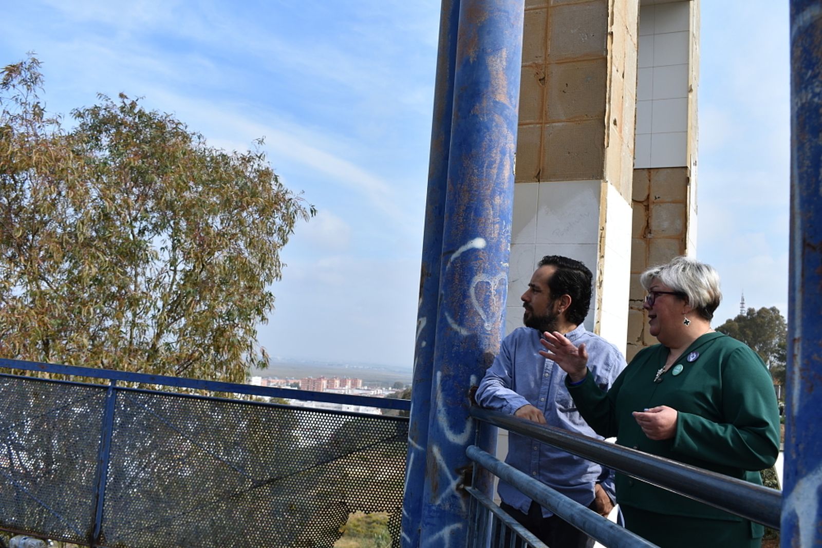 Amador y Rossi, en uno de los miradores del Conquero.