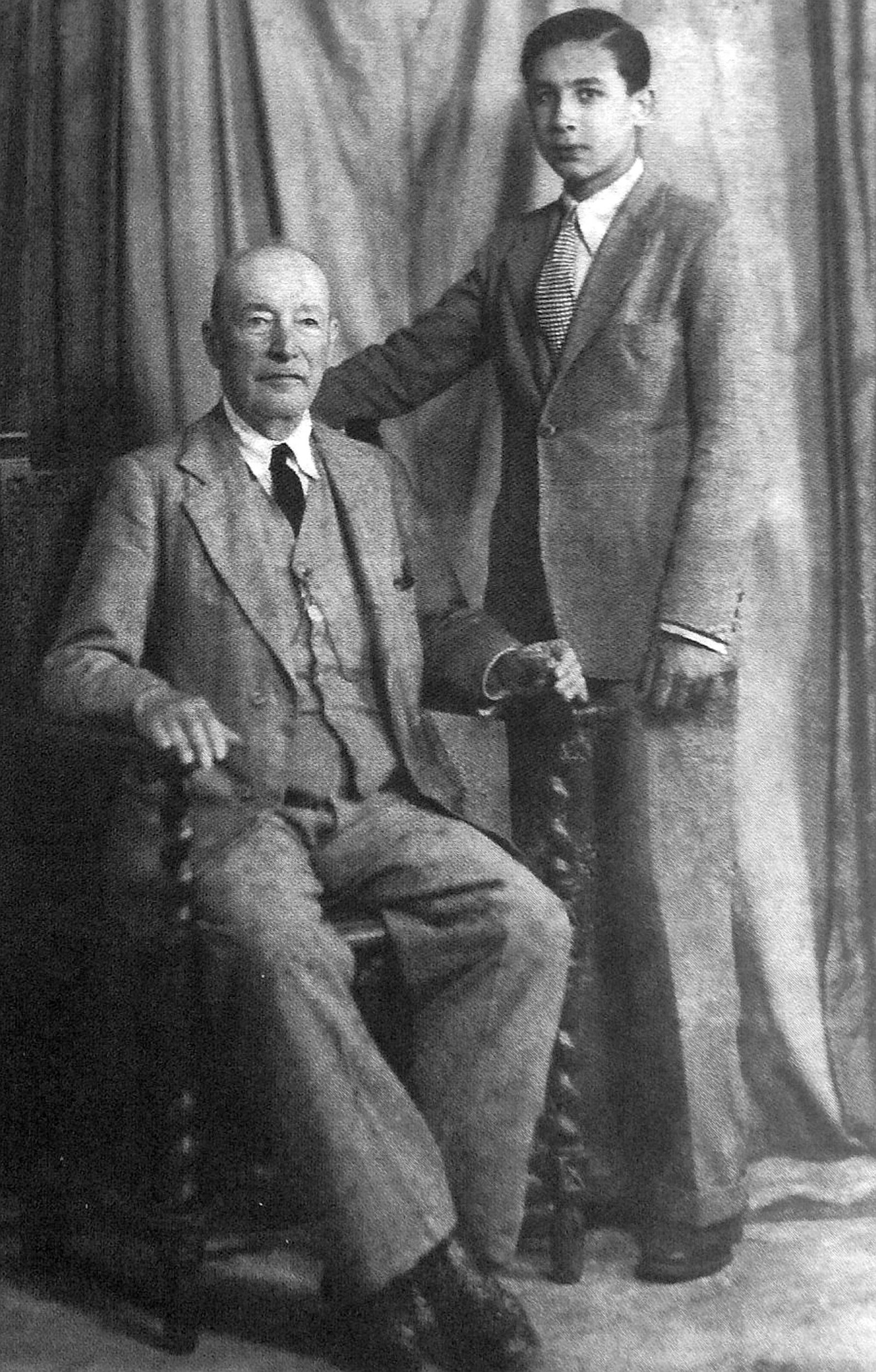 El maestro Javier Molina, junto a un jovencísimo Manuel Morao.