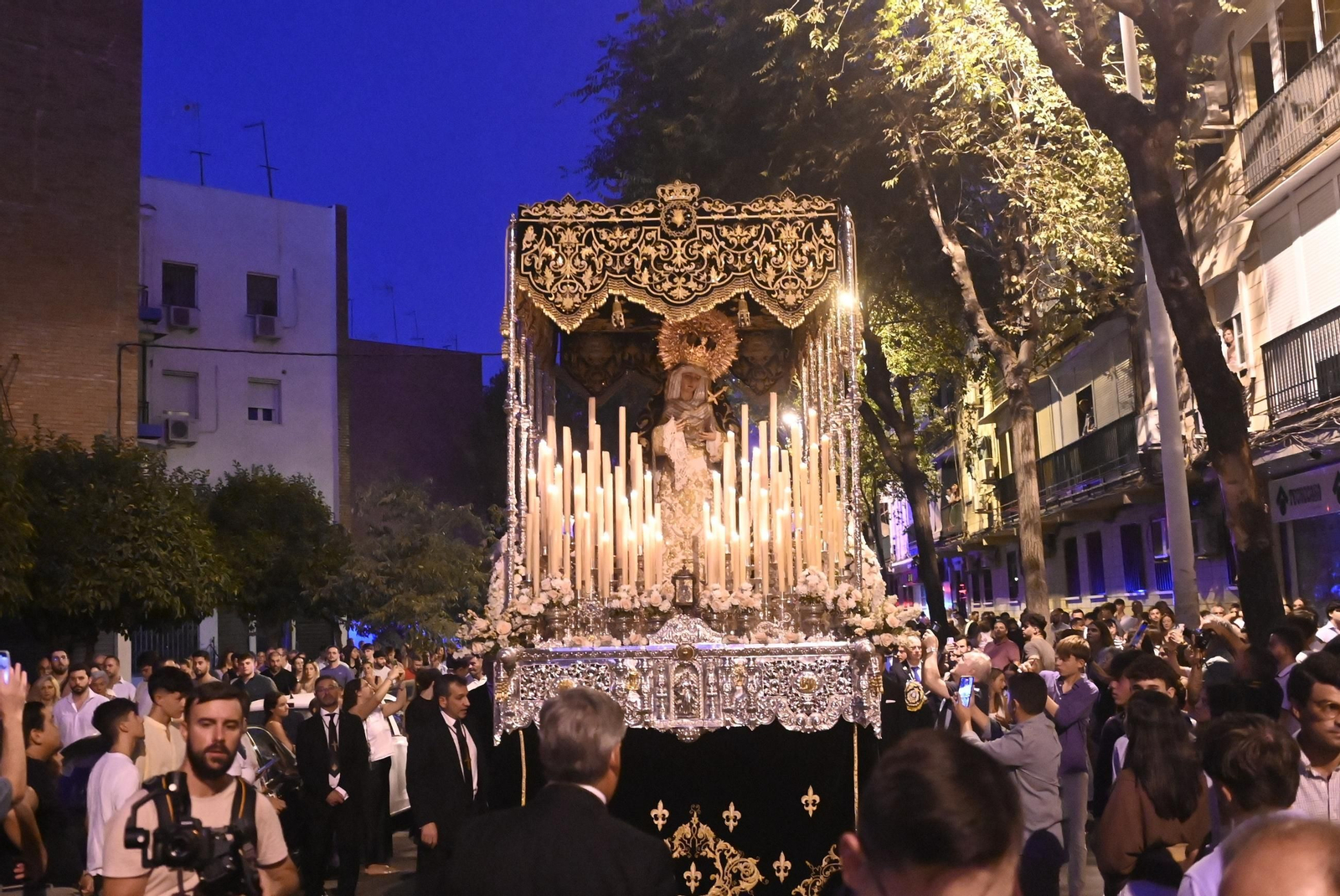 Las mejores fotos de la procesión extraordinaria de la Virgen de la Soledad de Córdoba