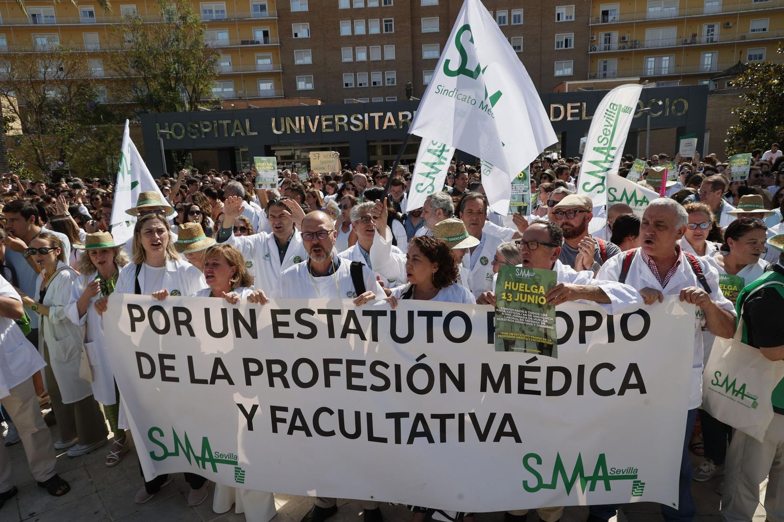 Las imágenes de la manifestación de los médicos sevillanos contra el nuevo estatuto