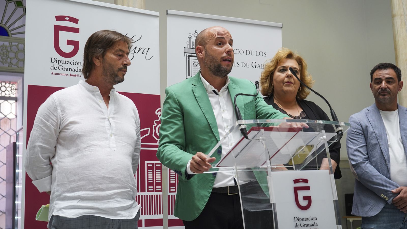 Estéfano Polo, alcalde de Ogíjares durante su intervención el Palacio de los Condes de Gabia.
