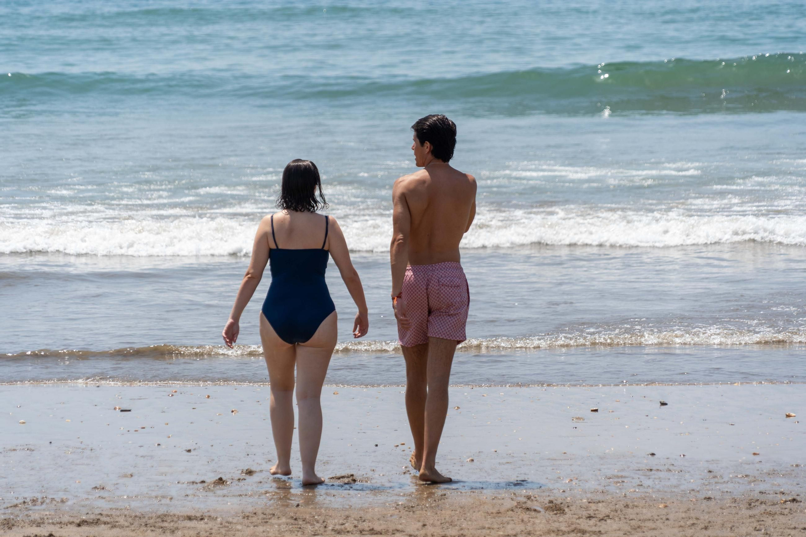 Imágenes de la mañana en las playas de Punta Umbría marcadas por la alerta roja