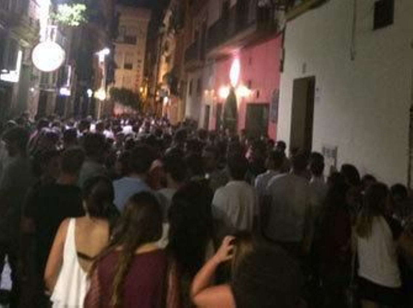 El Ayuntamiento sólo destina 11 policías a combatir la 'botellona'