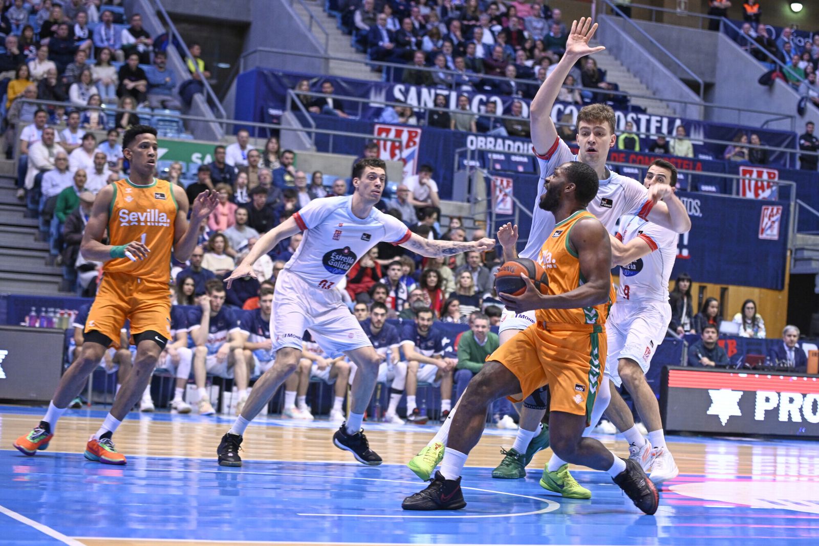 El cuadro sevillano ganó en Santiago de Compostela.
