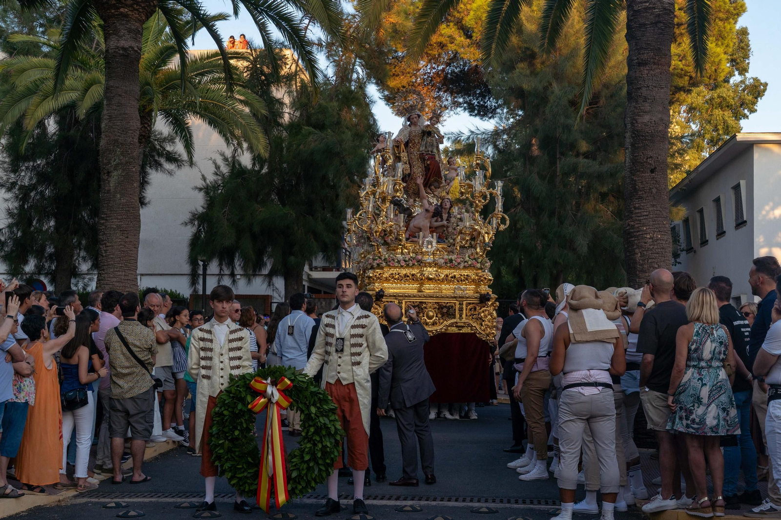 Imágenes de la procesión La Virgen del Carmen por las calles de Huelva