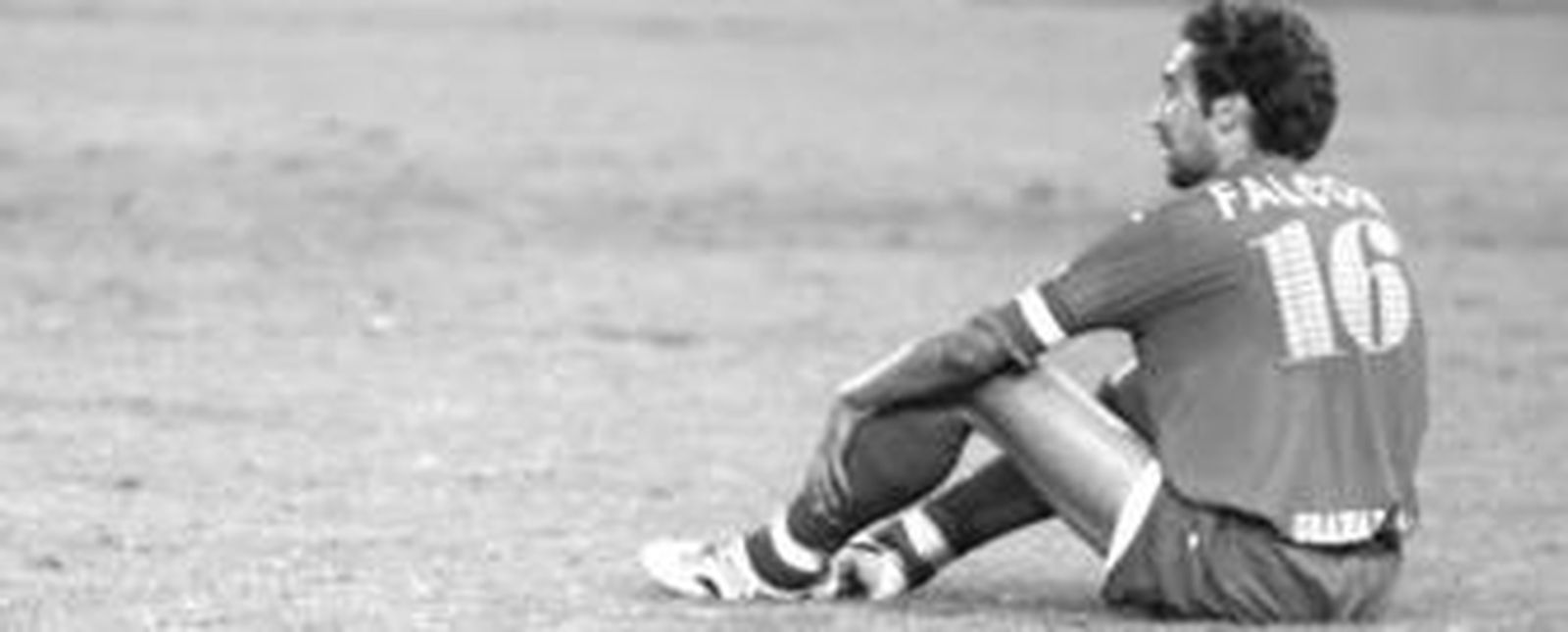 Miguel Falcón será esta noche titular en el centro del campo rojillo.