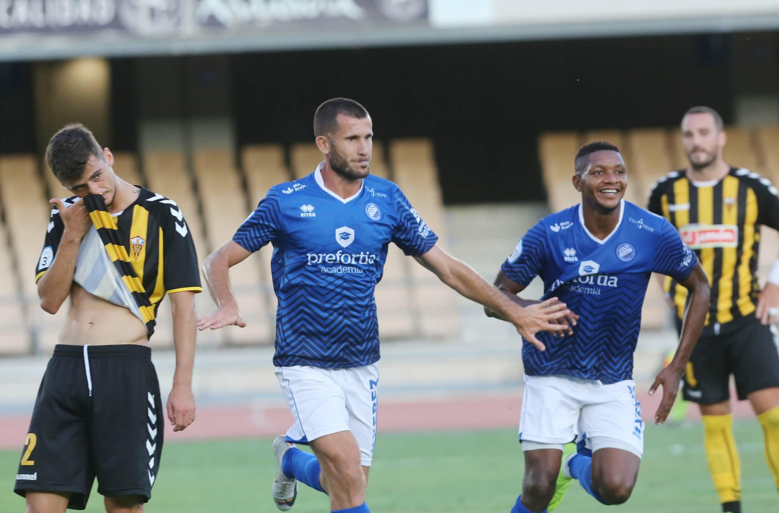 Imágenes de la victoria del Xerez Deportivo F.C. sobre  el San Roque de Lepe(2-1)