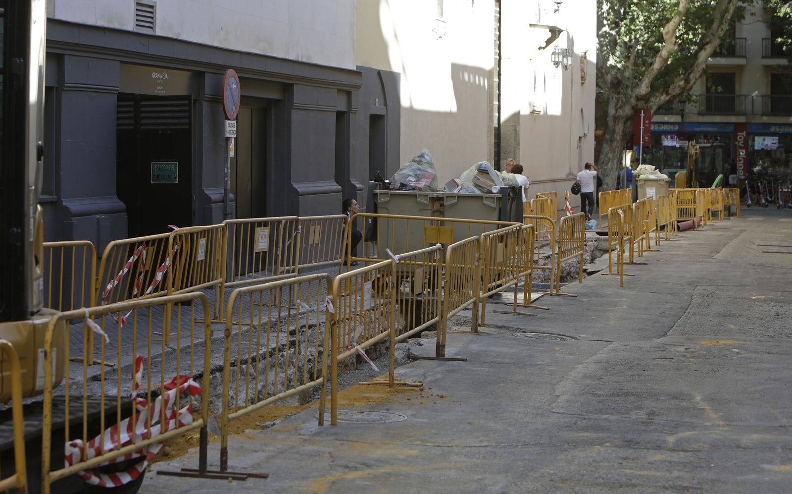 Obras en la calle Canalejas y Cristo del Calvario. Eliminación de aparcamientos