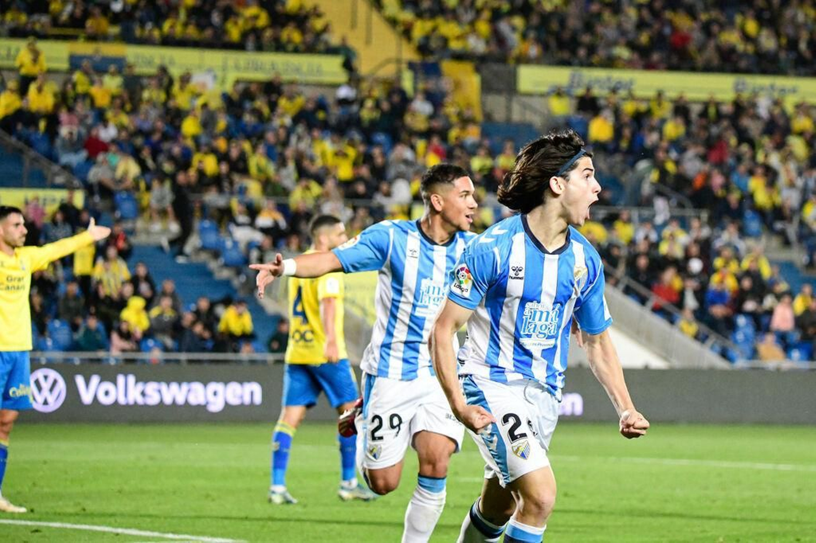 Álex Calvo celebrando su primer gol con el Málaga.
