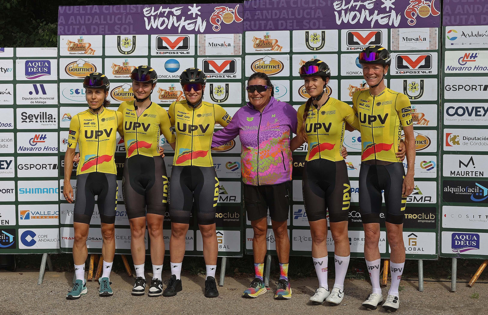 Fotos de la salida de la III Vuelta Ciclista femenina a Andalucía desde Castellar