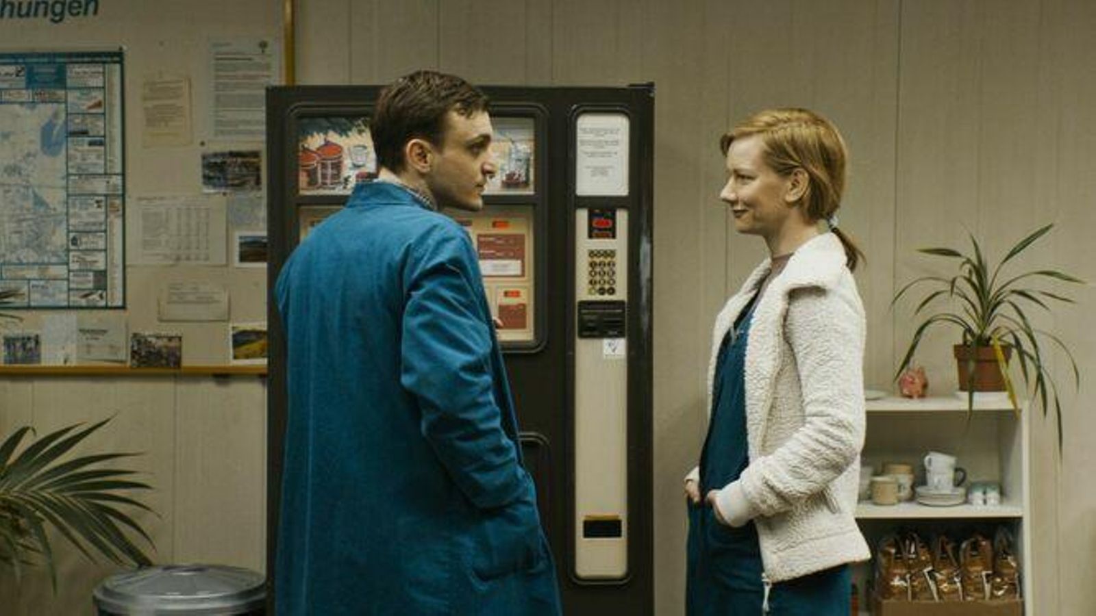 Franz Rogowski y Sandra Hüller en 'A la vuelta de la esquina'.