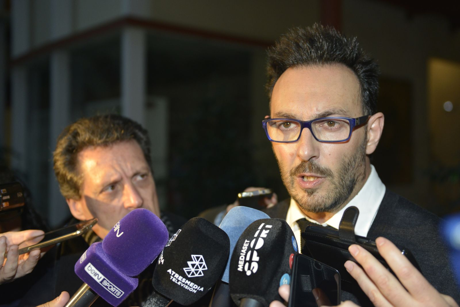 El agente de Zozulya en España, José Lorenzo, comparece ante los medios.