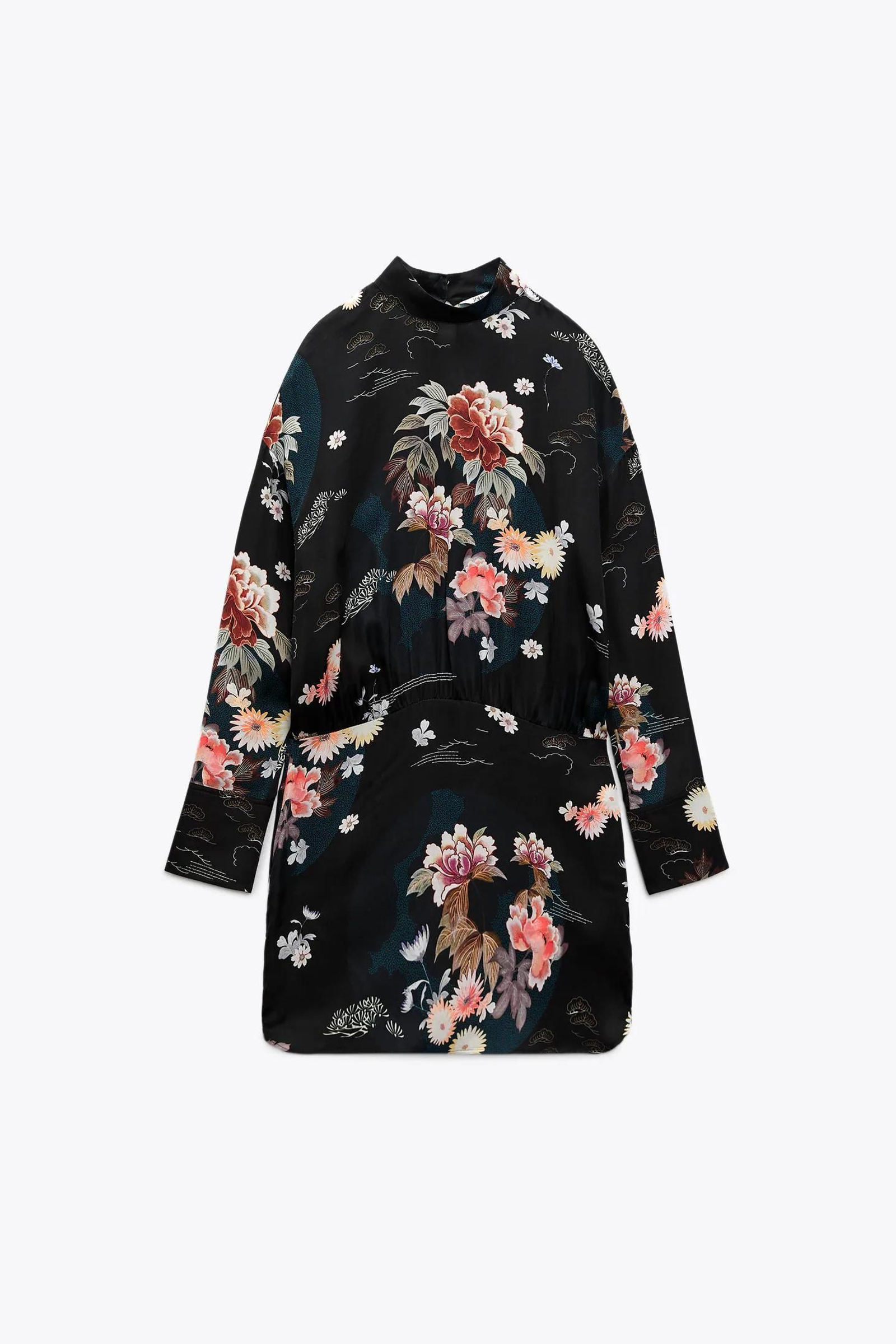 Vestido corto de Zara con estampado de flores.