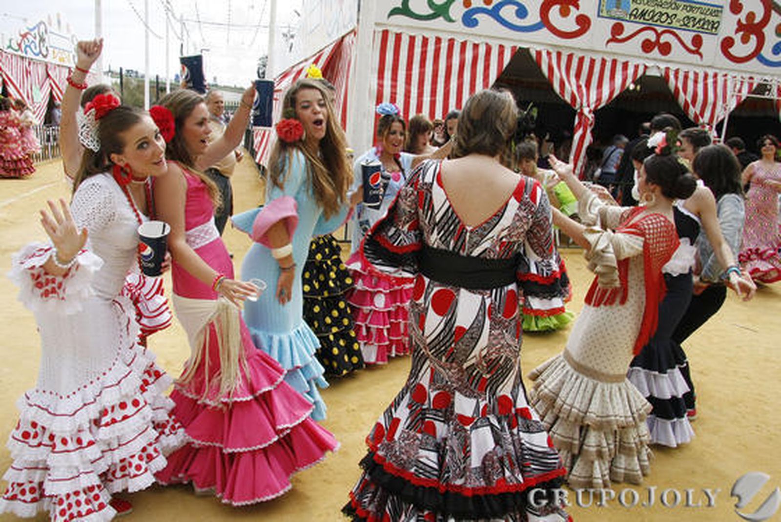 Un grupo de chicas bailando. 

Foto: Andr?Mora /Fito Carreto