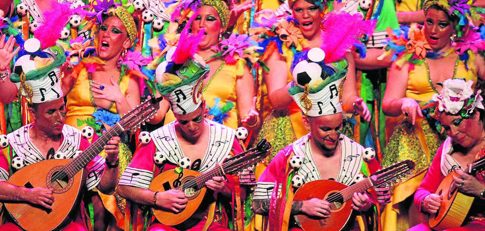 El coro isleño durante su redonda actuación la noche del miércoles.