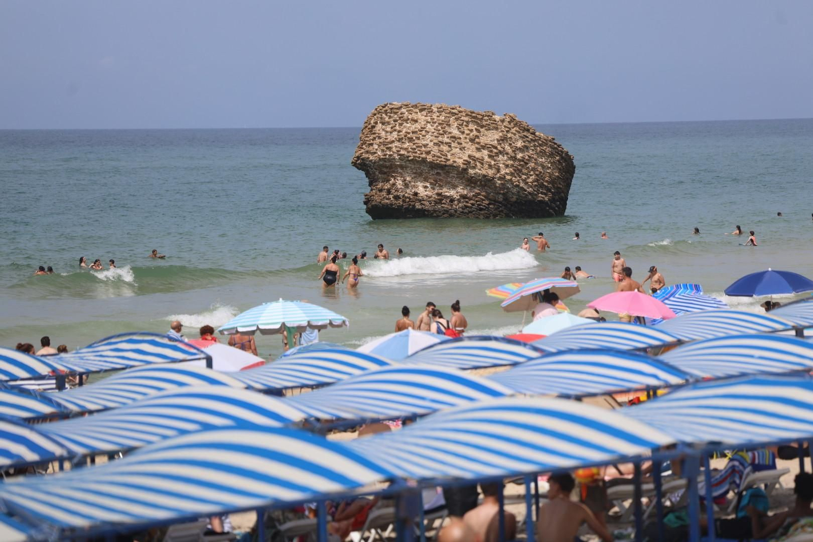 Imágenes del ambiente en las playas de Huelva