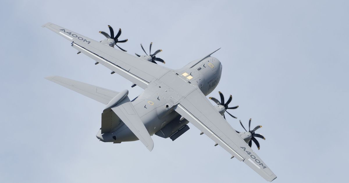 Airbus entrega en Sevilla el primer A400M equipado con el sistema antimisiles de Indra
