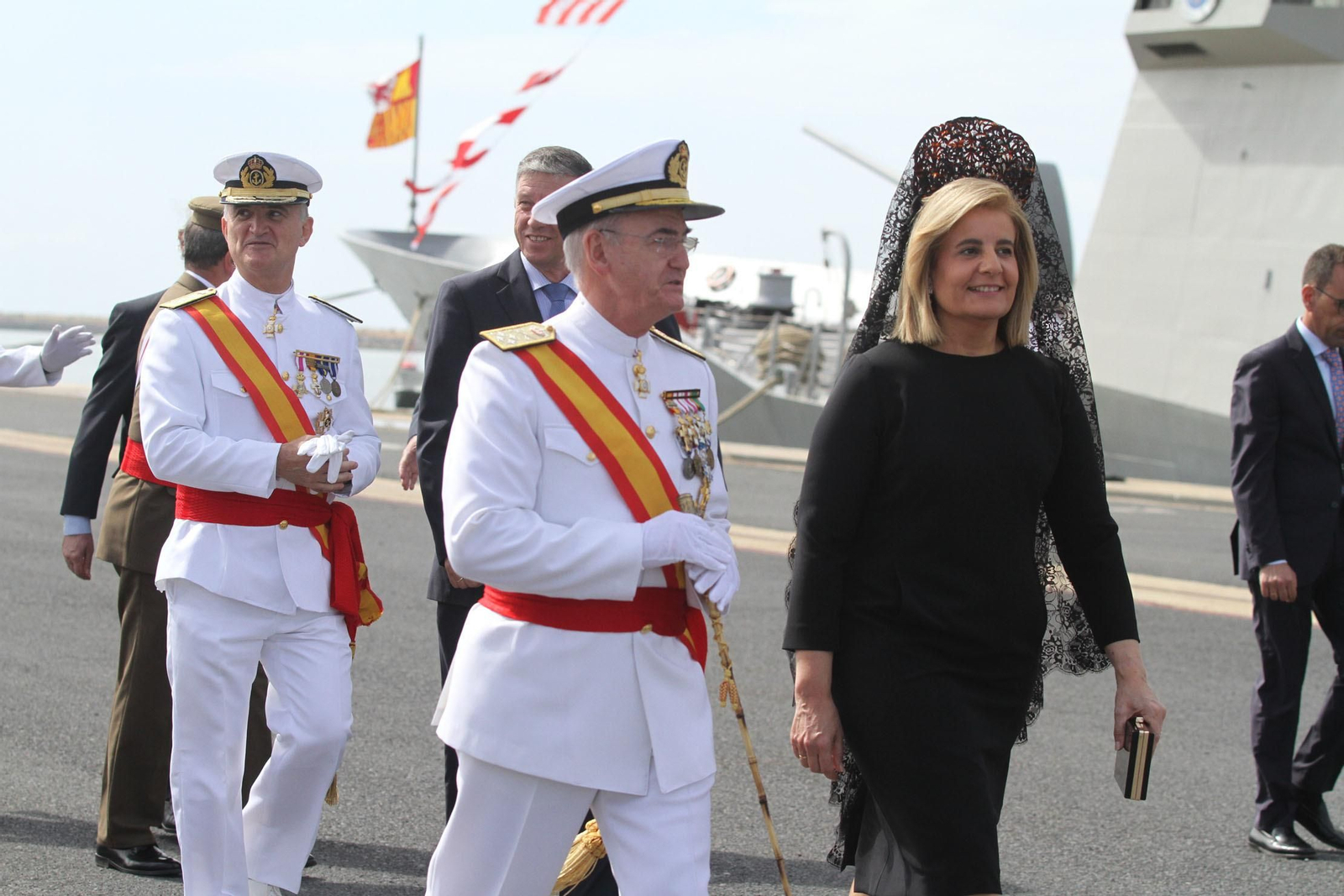 Entrega de la bandera de combate a la fragata Cristobal Colón