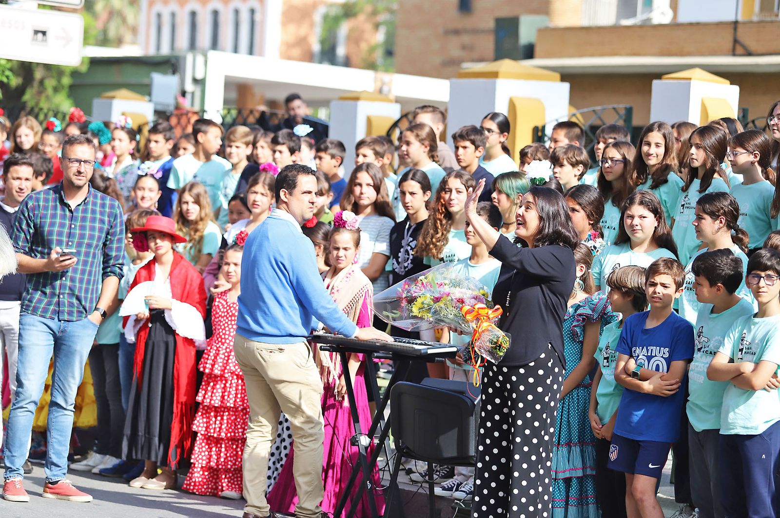 El Rocío 2023: Imágenes de la Hermandad de Emigrantes en su salida de Huelva