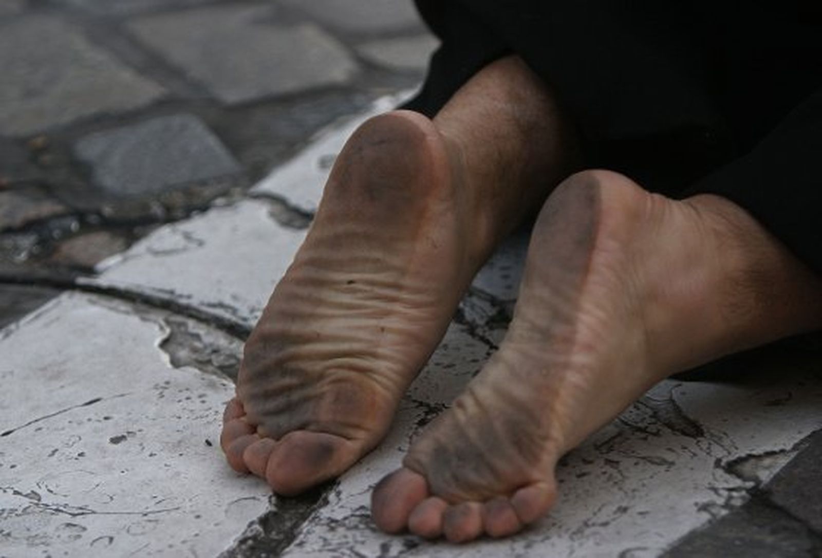 Pies desnudos en plena penitencia.

Foto: Vanesa Lobo