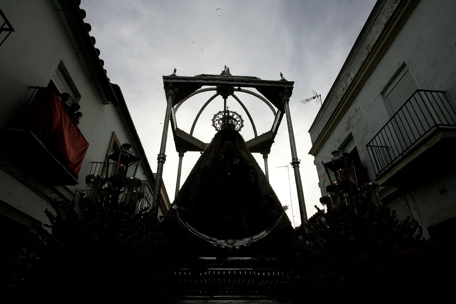 La Patrona de la ciudad, la Virgen de la Merced Coronada, en la procesión de su festividad por las calles de Jerez.