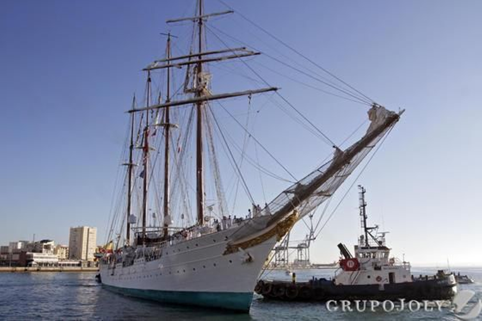 Llegada del "Juan Sebastián de Elcano"

Foto: Lourdes de Vicente