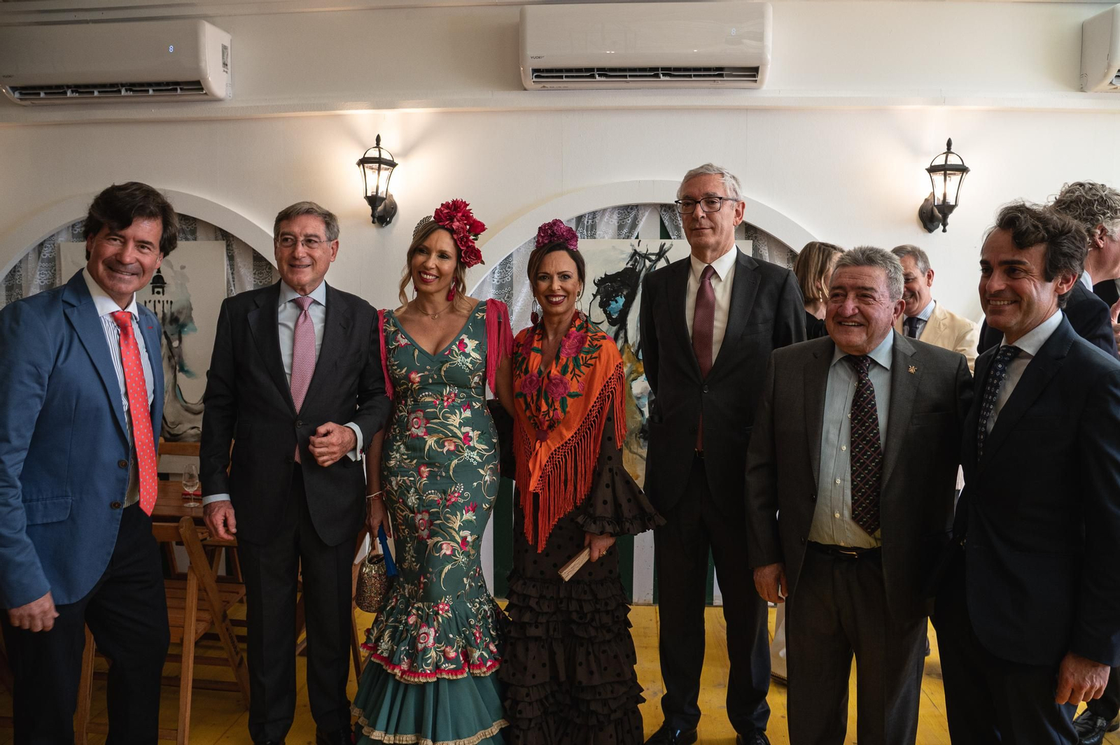Miguel Rus, presidente de la Confederación de Emprearios de Sevilla; Rafael Carmona, presidente de la Autoridad Portuarua; Raquel Sanz, directora de Portofrío Logistic; Rocío Díaz, consejera de Fomento; Ignacio Álvarez Osorio, director de la Agencia Pública de Puertos de Andalucía; Juan Aguilera, gerente de Gaesco y Mario Muñoz-Atanet, viceconsejero de Fomento..