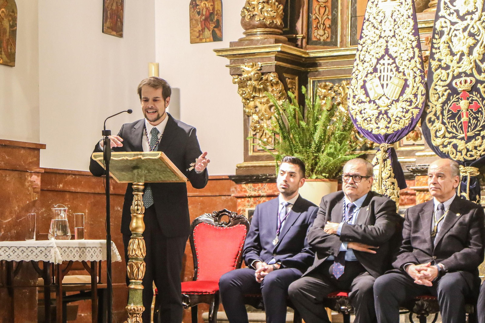 Carlos Acal emociona a los cofrades del Realejo en su tradición pregón