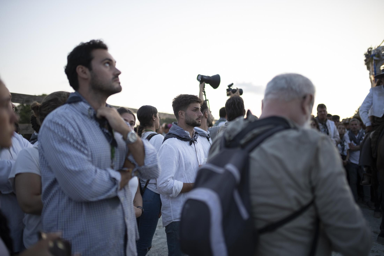 El Rocío 2023: Imágenes de la entrada de la Hermandad de Huelva en El Rocío