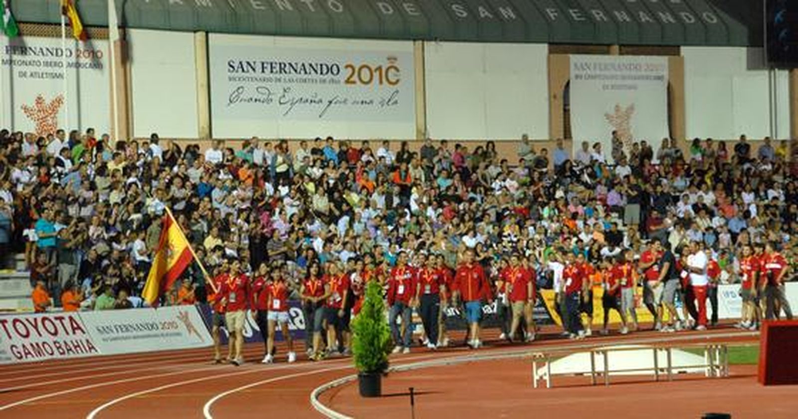 Luz y color en Bahía Sur en la ceremonia de apertura de los XIV Juegos Iberoamericanos San Fernando 2010. 

Foto: Elias Pimentel y Joaquin Pino