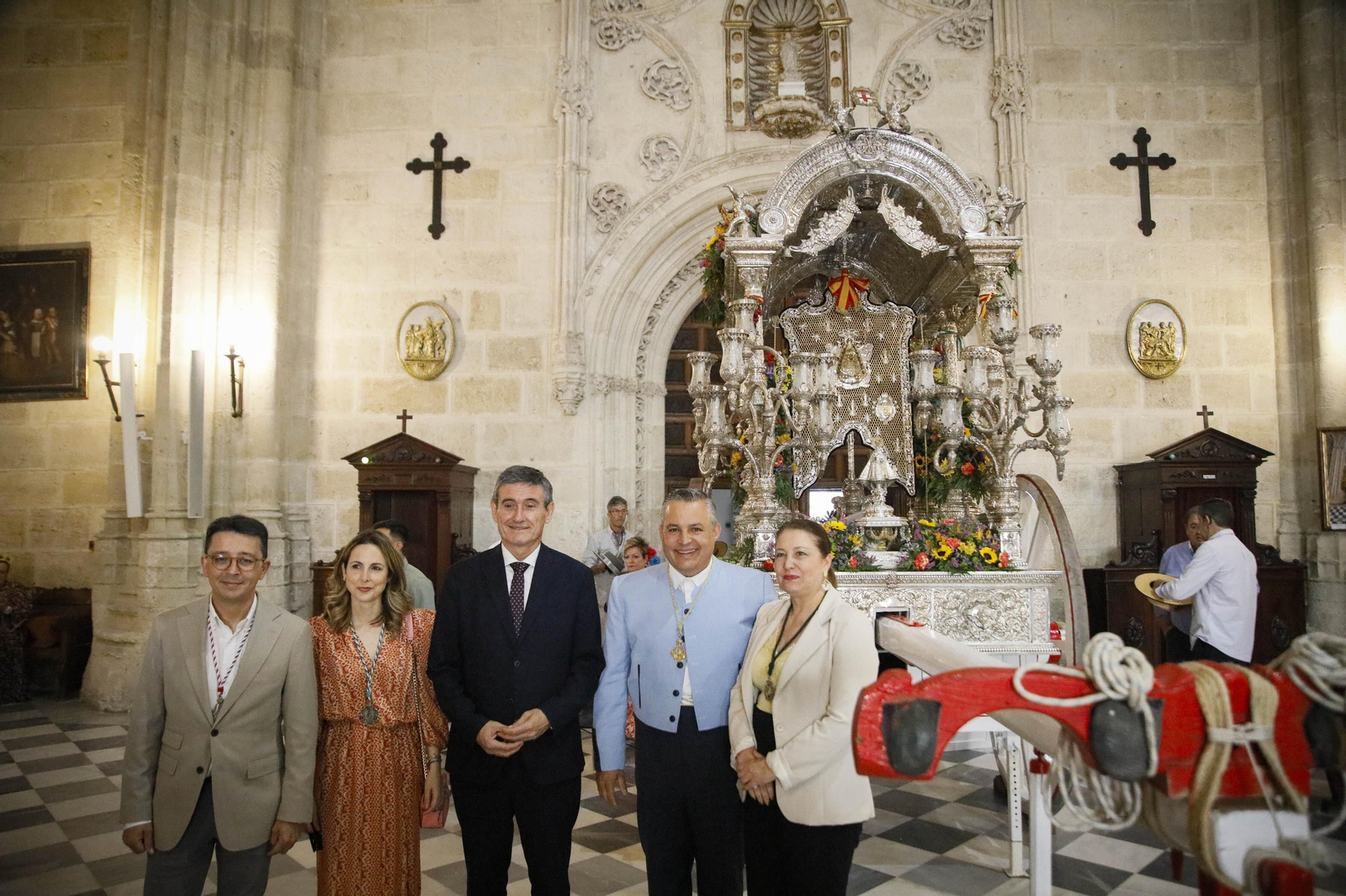 Imágenes de la salida  del Rocío desde la Catedral de Almería