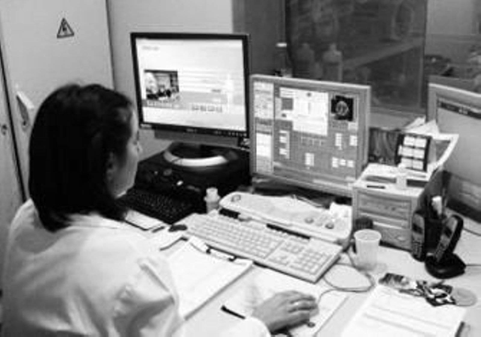 Una especialista en las instalaciones sanitarias.