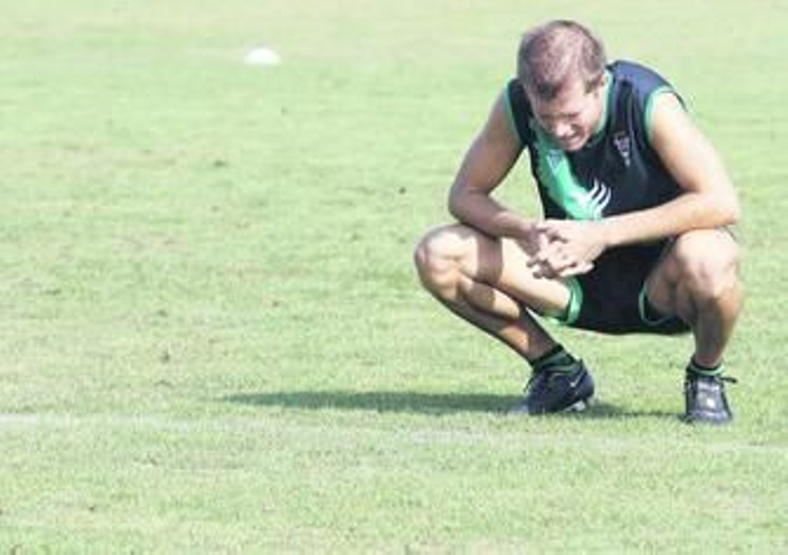 Morcillo, abatido sobre el césped de la Ciudad Deportiva, en la sesión de ayer.