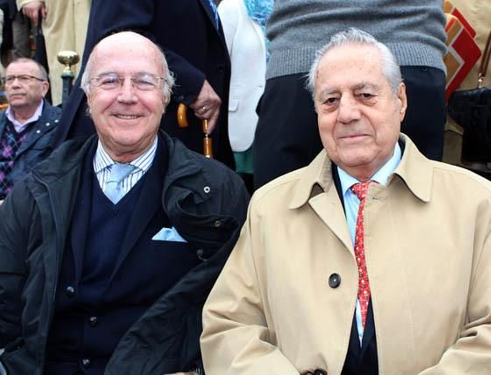 José González-Barba, presidente de la Tertulia Taurina Antares, con el maestro Miguel Báez Espuny ‘Litri’.  Foto: Victoria Ramírez