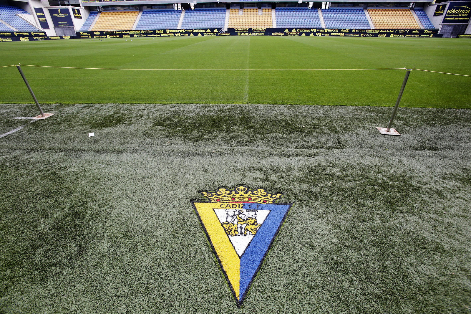 Imágenes del Estadio carranza vació. primer día sin futbol