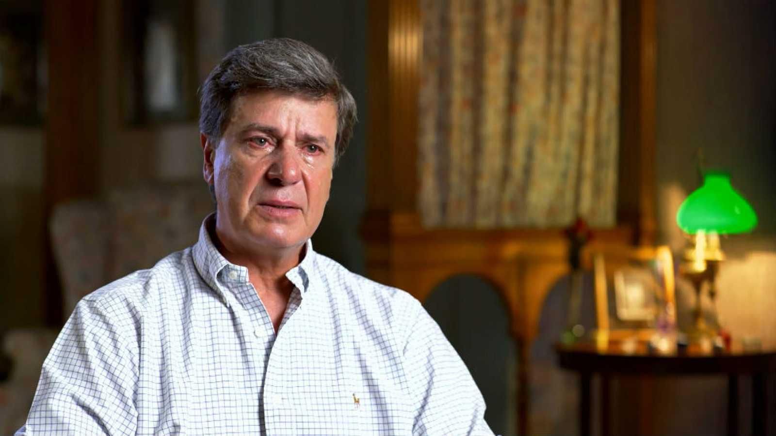 El conde de Salvatierra, llorando al recordar a su madre en el programa 'Lazos de sangre'.