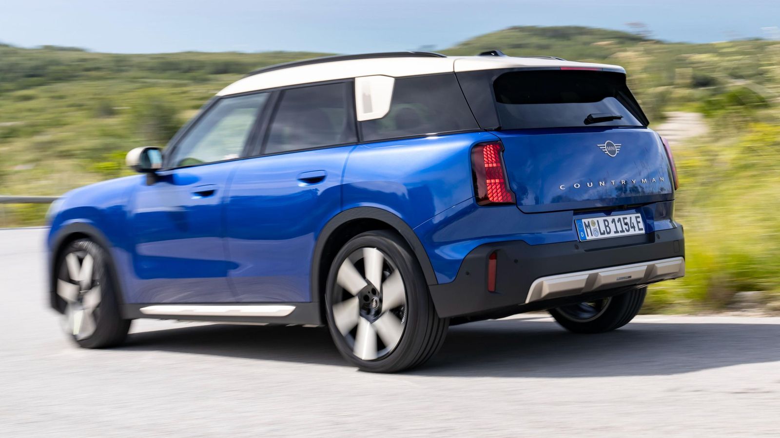 La máxima autonomía con una carga de la familia la logrará el Countryman con un único motor y la misma batería que la versión que tiene dos.
