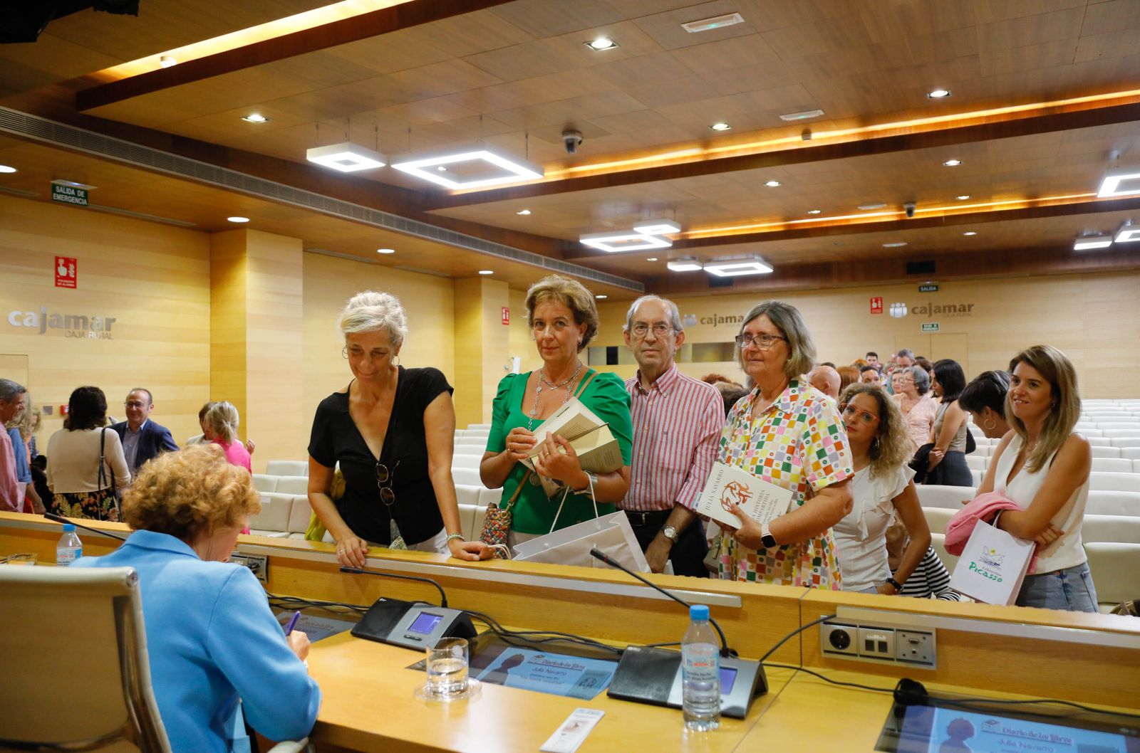 Imágenes de Diario de los Libros, con Julia Navarro