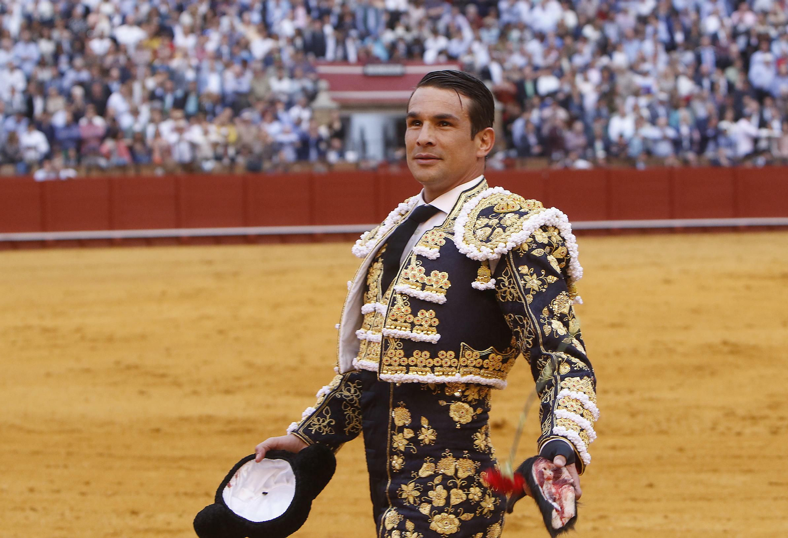 Las imágenes de la corrida de toros del Domingo de Resurrección en Sevilla